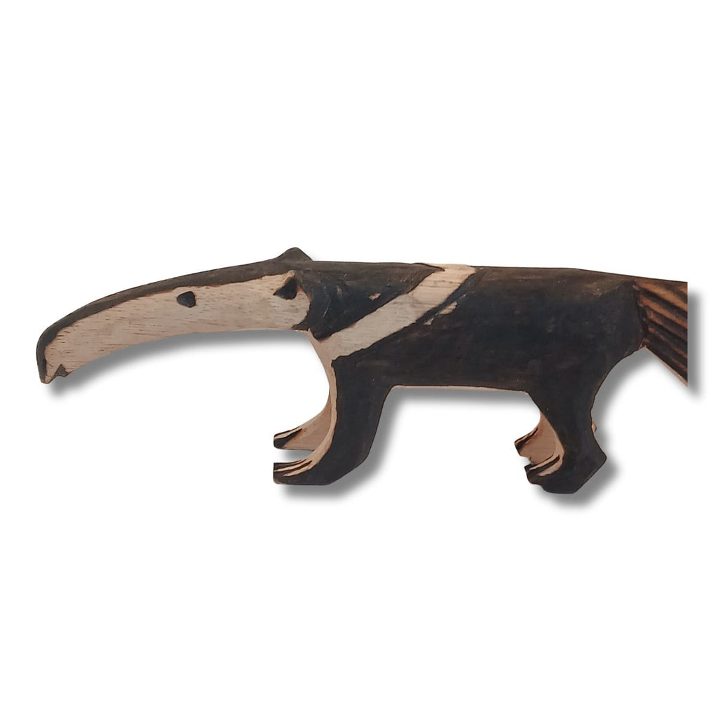 Tamandua Entalhado em Madeira | Arte Indígena Autêntica